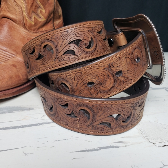 Women's Ariat Scroll Paisley Cutout  Leather Belt style A1514802 - size L (38") - Picture 2 of 8